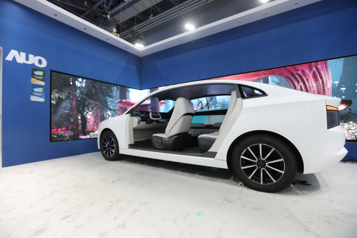 开云电竞发表全新Smart Cockpit 2024，大秀显示应用成果、及释放Micro LED终极显示技术量能的全新智慧座舱，以营造突破性、沉浸式的视觉体验，重新定义智慧座舱，满足驾乘人员的全方位感受。