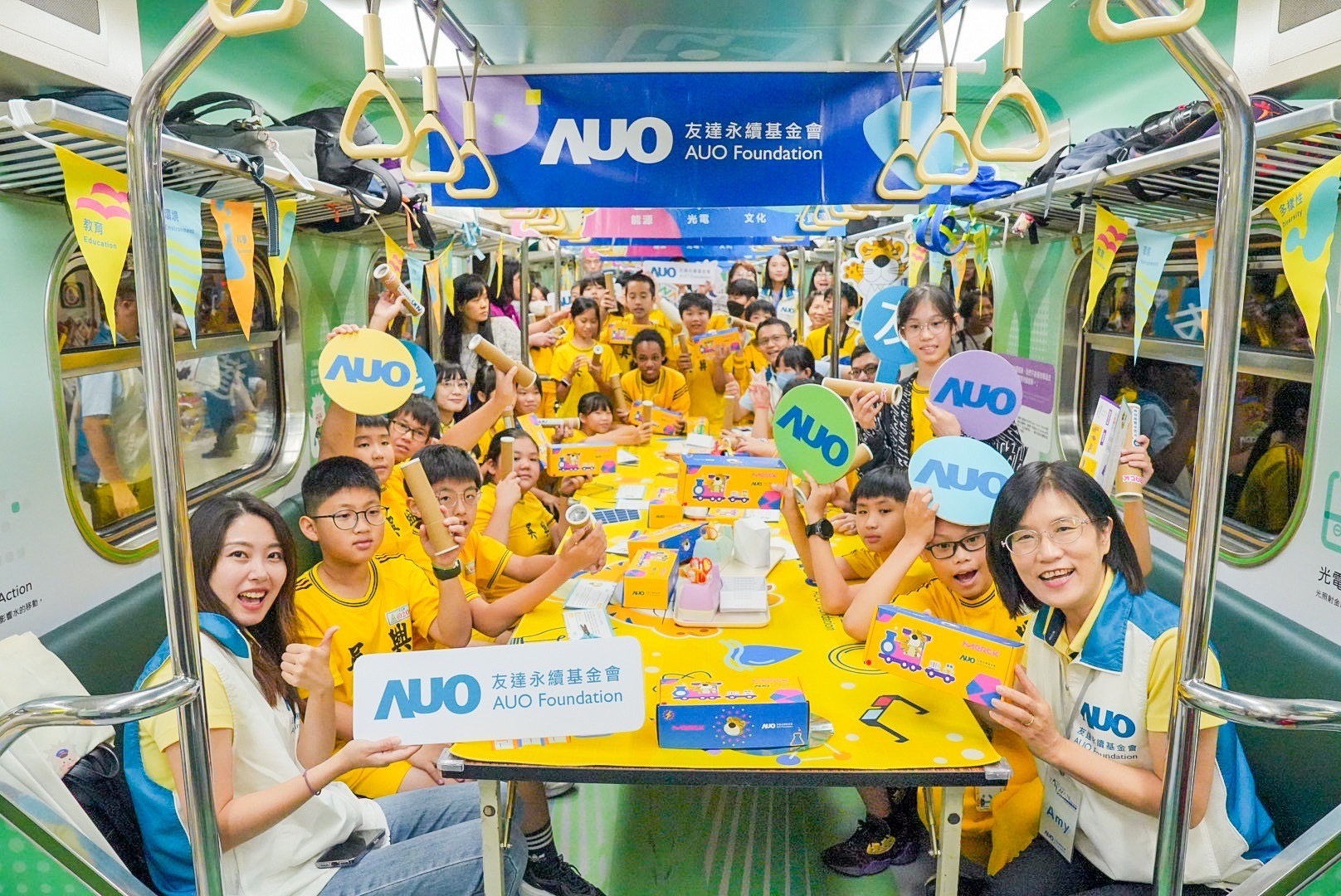 友達永續基金會響應國科會推動的「臺灣科普環島列車」正式啟航，透過「生活中的科學」車廂課程設計，展開為期6天巡迴全臺17個縣市、停靠32站的移動式科普之旅